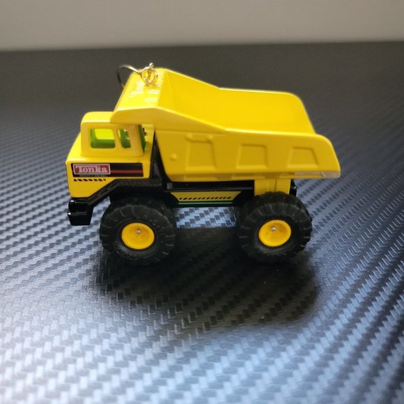 Vintage Hallmark Keepsake Ornament Dated 1996-“TONKA Mighty Dump Truck” - Picture 6 of 10